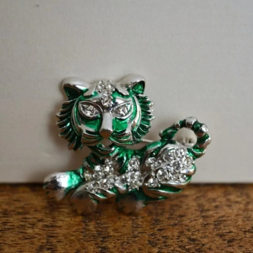 3/$30! Lion Brooch Green Silver Tone Animal Pin Vintage